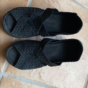 Stretch weave wedges